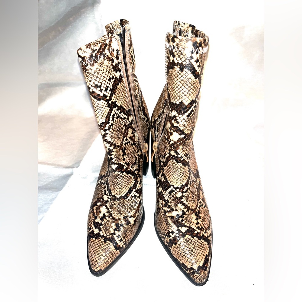 Women Animal Print Hight Heal Booties Size 6.5. Unbranded made In China